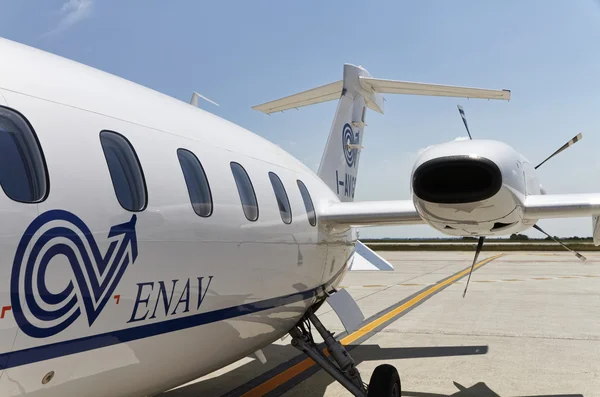 Italia, Roma, Aeropuerto de Ciampino; 26 Julio 2010, pequeño jet ejecutivo en la pista - EDITORIAL — Foto de Stock