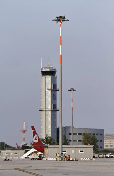 Itálie, Benátky; 14. září 2011, letiště řídicí věže - Editorial — Stock fotografie