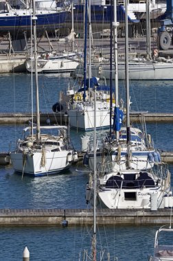 İtalya, Sicilya, Akdeniz, Marina di Ragusa; 22 Haziran 2016, Lüks Yatlar port - Editörden