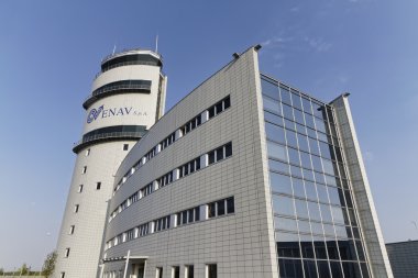 İtalya, Venedik; 14 Eylül 2011, Havaalanı uçuş kontrol kulesi - editoryal görünümünü