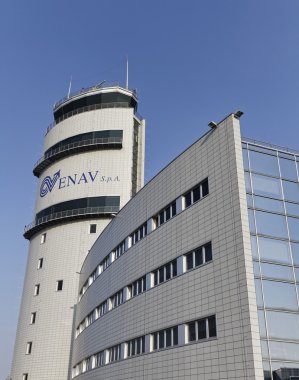 İtalya, Venedik; 14 Eylül 2011, Havaalanı uçuş kontrol kulesi - editoryal görünümünü