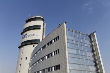 İtalya, Venedik; 14 Eylül 2011, Havaalanı uçuş kontrol kulesi - editoryal görünümünü