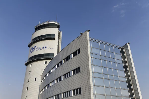 Italië, Venetië; 14 September 2011, uitzicht op de luchthaven vlucht controle toren - redactie — Stockfoto