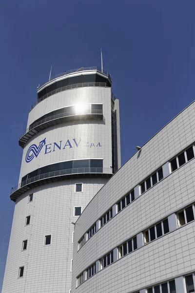 Italia, Aeropuerto Internacional de Venecia; 15 Septiembre 2011, torre de control de vuelo - EDITORIAL — Foto de Stock