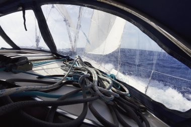 İtalya, Sicilya, Akdeniz, bir yelkenli tekne üzerinde seyir