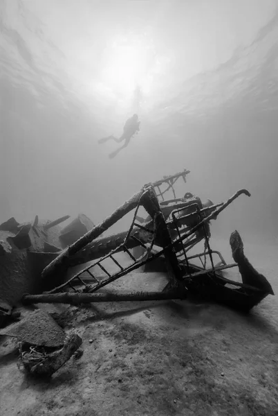 Italy, Mediterranean Sea, diver and a sunken ship wreck - FILM SCAN — Stock Photo, Image