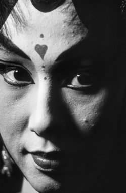 Çin Opera Tiyatrosu; 12 Mayıs 1983, geleneksel onun makyaj backstage içinde Çinli kadınla önce Sergisi - Editörden (Film tarama)