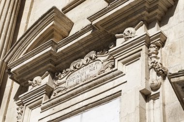 İtalya, Sicilya, Ragusa Ibla, Araf Aziz ruhları Barok Kilisesi (Chiesa delle Anime Sante Del Purgatorio), 1757 a.C., heykeller ve kilisenin Barok cephesinde süslemeleri