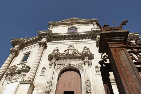 Italy, Sicily, Ragusa Ibla, Purgatory Saint Souls Baroque Church (Chiesa delle Anime Sante Del Purgatorio), 1757 a.C., statues and decorations on the baroque facade of the church — Stock Photo, Image