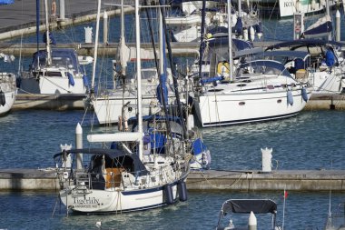 İtalya, Sicilya, Akdeniz, Marina di Ragusa; 16 Temmuz 2016, tekneler ve Lüks Yatlar port - Editörden