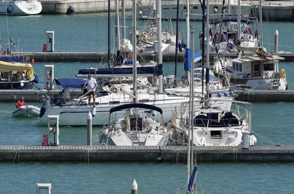 Italia, Sicilia, Mar Mediterraneo, Marina di Ragusa; 25 luglio 2016, yacht di lusso in porto - EDITORIALE — Foto Stock