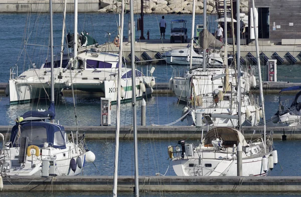 Italia, Sicilia, Mar Mediterraneo, Marina di Ragusa; 30 luglio 2016, yacht di lusso in porto - EDITORIALE — Foto Stock