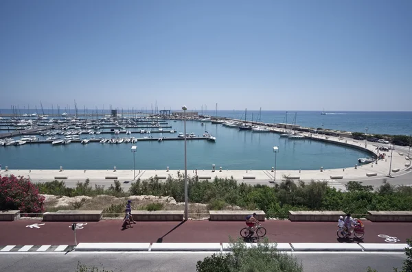 Itálie, Sicílie, Středozemní moře, Marina di Ragusa; 31. července 2016, lodě a luxusní jachty v přístavu - Editorial — Stock fotografie