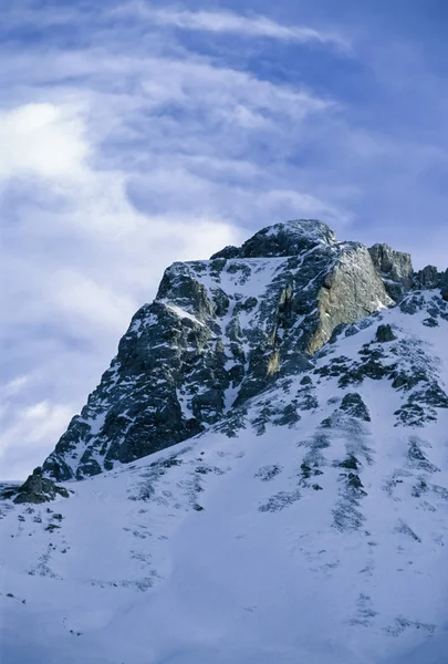 Itália, Abruzzo, Appennines, Prati di Tivo, vista para a montanha Gran Sasso coberta de neve - FILM SCAN — Fotografia de Stock