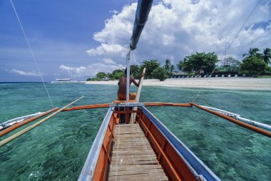 Filipinler, Balicasag Adası (Bohol), balıkçı üzerinde onun banca (yerel ahşap balıkçı teknesi) - Film tarama