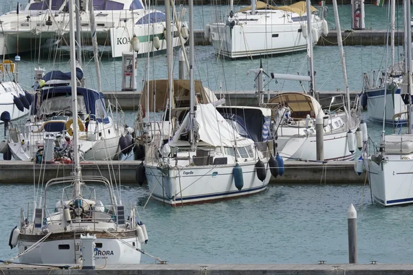 Italien, Sizilien, Mittelmeer, Marina di ragusa; 21. September 2016, Luxusyachten im Hafen - Leitartikel — Stockfoto