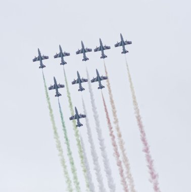 İtalya, Sicilya; 25 Eylül 2016, airshow akrobatik jetleri (Frecce Tricolori) - Editörden