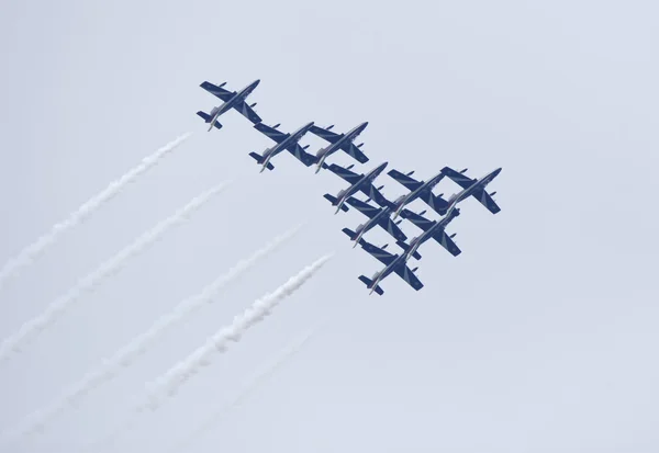 Olaszország, Szicília; Airshow akrobatikus fúvókák (Frecce Tricolori) - szerkesztői, 2016. szeptember 25. — Stock Fotó