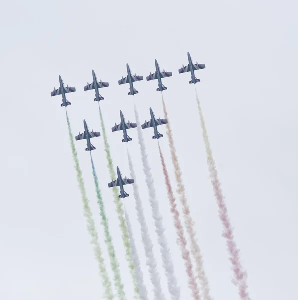 Italien, Sicilien; 25 September 2016, airshow med akrobatiska jets (Frecce Tricolori) - ledare — Stockfoto