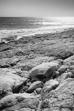 İtalya, Sicilya, Akdeniz, Sampieri (Ragusa Eyaleti), Sicilya 'nın güneydoğu kayalık kıyı şeridi manzarası