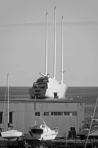 Italien Sicilien Medelhavet Marina Ragusa Ragusaprovinsen Oktober 2020 Lyxbåtar Hamnen — Stockfoto