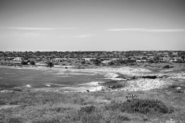 İtalya, Sicilya, Akdeniz, Sampieri (Ragusa Eyaleti), Sicilya 'nın güneydoğu kayalık kıyı şeridi manzarası