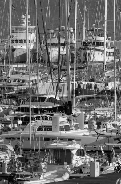 Italien Sicilien Medelhavet Marina Ragusa Ragusaprovinsen Oktober 2020 Lyxjakter Hamnen — Stockfoto