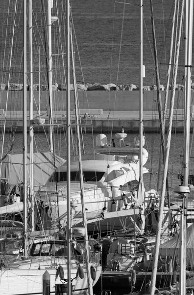 イタリア シチリア島 地中海 マリーナ ラグーザ ラグーザ州 11月2020 ポート内の高級ヨット Editorial — ストック写真