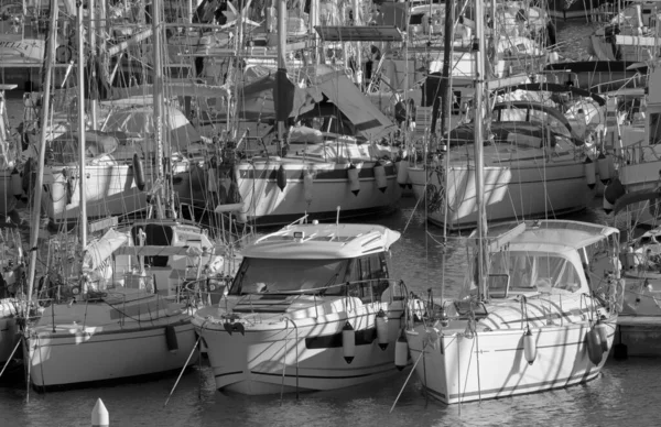 Italien Sicilien Medelhavet Marina Ragusa Ragusaprovinsen Oktober 2020 Lyxjakter Hamnen — Stockfoto