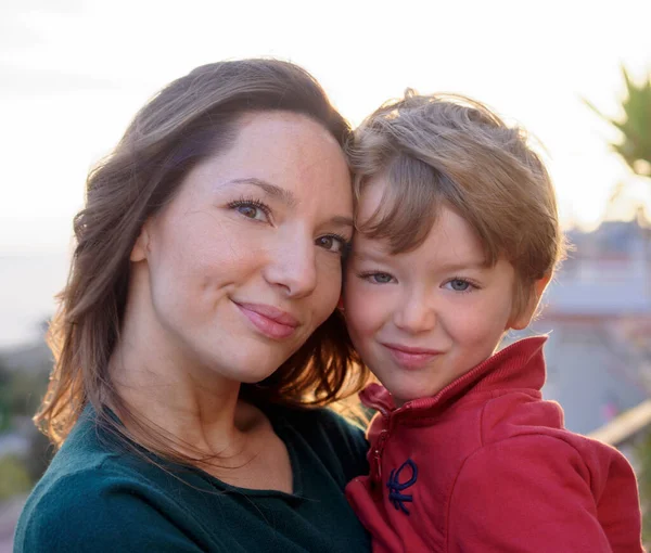 Italien Sizilien Porträt Einer Mutter Mit Ihrem Jährigen Sohn — Stockfoto