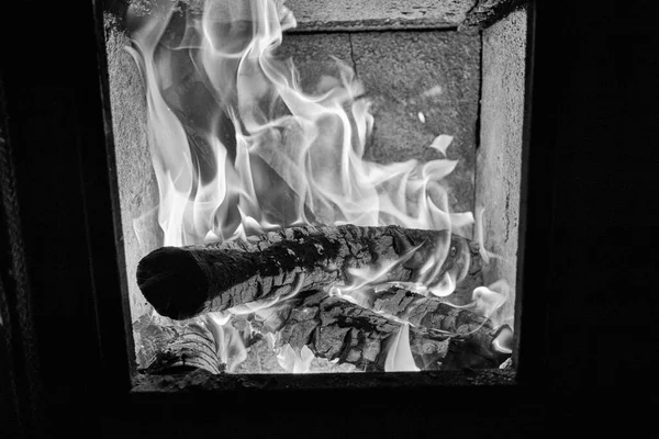 Leña Ardiendo Una Estufa —  Fotos de Stock