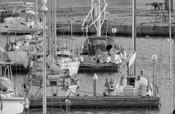 イタリア シチリア島 地中海 マリーナ ラグーザ ラグーザ州 2020年11月23日 港内の帆船 Editorial — ストック写真