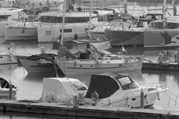 Italien Sicilien Medelhavet Marina Ragusa Ragusaprovinsen November 2020 Lyxjakter Hamnen — Stockfoto