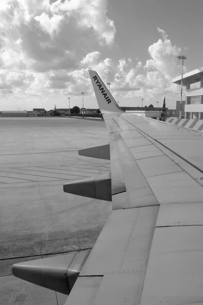 Itália Sicília Aeroporto Internacional Comiso Janeiro 2015 Avião Pista Editorial — Fotografia de Stock