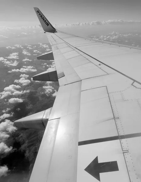 Italia Sicilia Enero 2015 Avión Volando Sobre Campo Siciliano Editorial — Foto de Stock