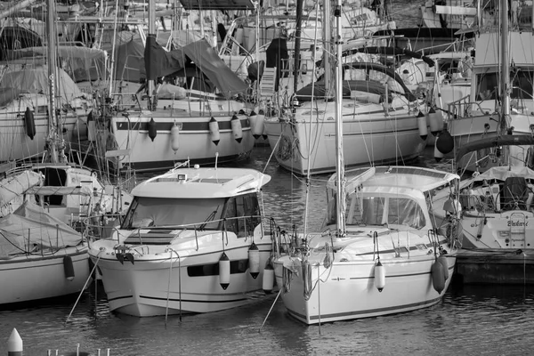 Talya Sicilya Akdeniz Marina Ragusa Aralık 2020 Günbatımında Limanda Lüks — Stok fotoğraf