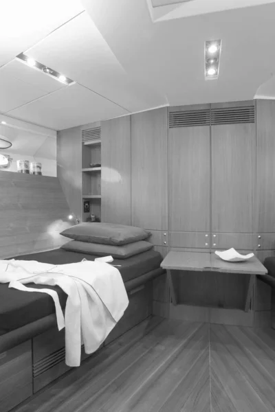 イタリア フィウミチーノ ローマ 豪華なヨット 20メートル ゲストのベッドルーム — ストック写真
