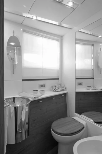 Italy, Fiumicino (Rome), luxury yacht (20 meters), master bathroom