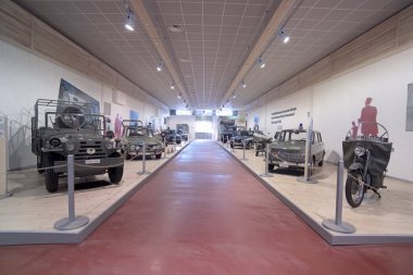 İtalya, Roma, Polis Otomobil Fuarı Müzesi; 26 Mayıs 2004 - EDITORIAL