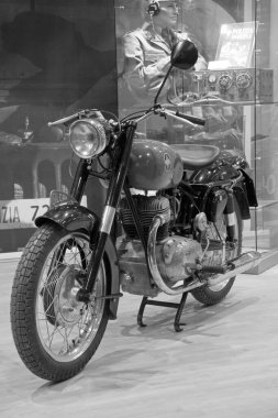 İtalya, Roma, Polis Otomobil Fuarı Müzesi; 26 Mayıs 2004, Moto Gilera - EDITORIAL