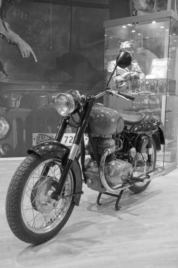 İtalya, Roma, Polis Otomobil Fuarı Müzesi; 26 Mayıs 2004, Moto Gilera - EDITORIAL