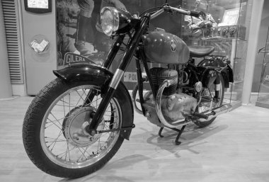 İtalya, Roma, Polis Otomobil Fuarı Müzesi; 26 Mayıs 2004, Moto Gilera - EDITORIAL