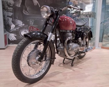 İtalya, Roma, Polis Otomobil Fuarı Müzesi; 26 Mayıs 2004, Moto Gilera - EDITORIAL