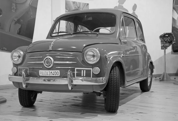 Italië Rome Police Cars Expo Museum Mei 2004 Fiat 600 — Stockfoto