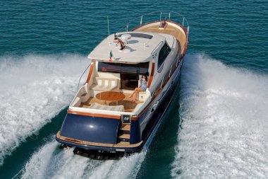 İtalya, Fiumicino (Roma), 12 Mart 2007, Newport 46 ABATI YACHTS lüks yat, hava manzaralı - EDITORIAL