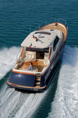 İtalya, Fiumicino (Roma), 12 Mart 2007, Newport 46 ABATI YACHTS lüks yat, hava manzaralı - EDITORIAL