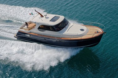 İtalya, Fiumicino (Roma), 12 Mart 2007, Newport 46 ABATI YACHTS lüks yat, hava manzaralı - EDITORIAL