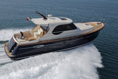 İtalya, Fiumicino (Roma), 12 Mart 2007, Newport 46 ABATI YACHTS lüks yat, hava manzaralı - EDITORIAL