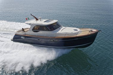 İtalya, Fiumicino (Roma), 12 Mart 2007, Newport 46 ABATI YACHTS lüks yat, hava manzaralı - EDITORIAL