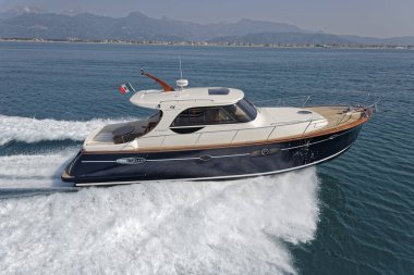 İtalya, Fiumicino (Roma), 12 Mart 2007, Newport 46 ABATI YACHTS lüks yat, hava manzaralı - EDITORIAL